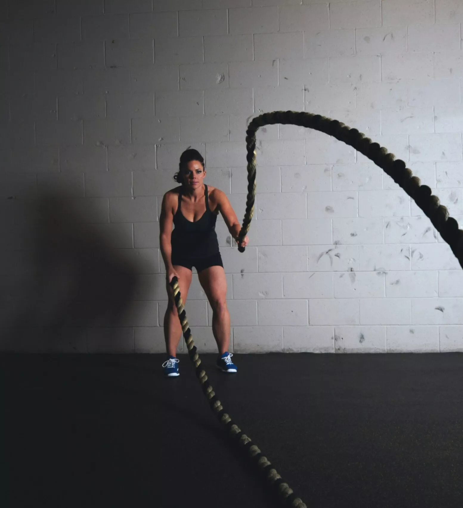 Femme pendant un entrainement d'Hyrox à Versailles Forest Hill
